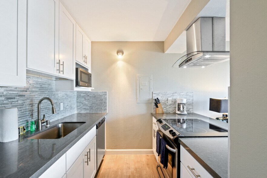 Interior Photo - Marina Towers