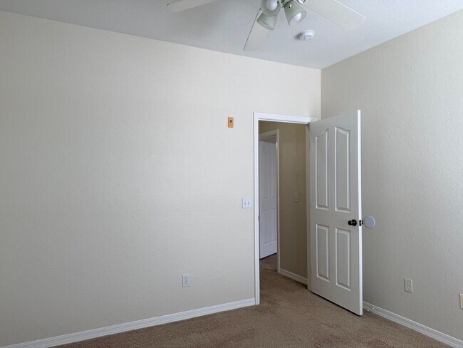 Building Photo - Three Bedroom Condo at Maitland Crossing in Orlando