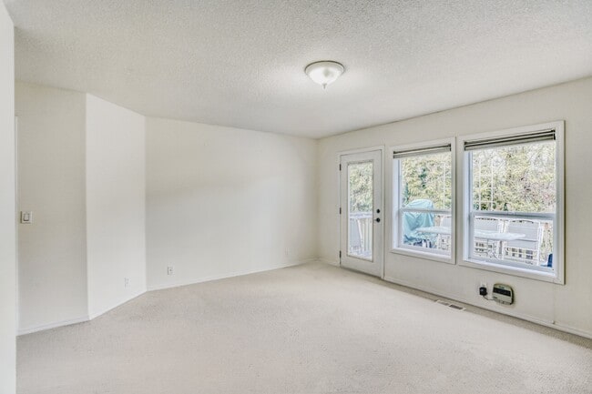 Building Photo - 374 NE 49th Ave