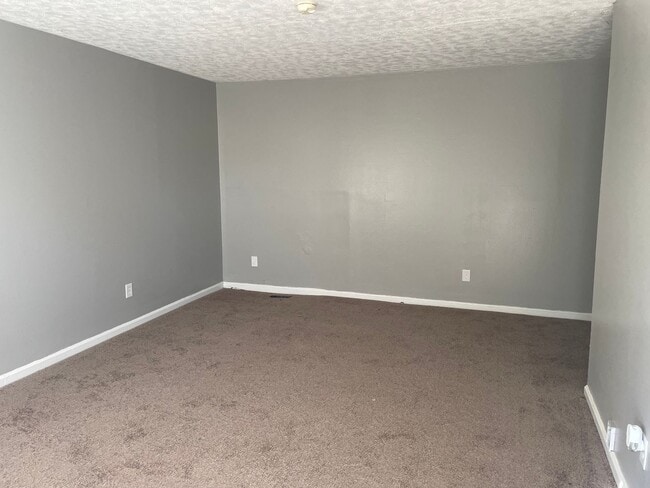 Building Photo - 3 bedroom 1 bath house