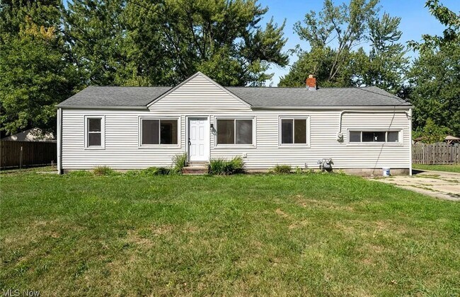 Primary Photo - Beautiful 3 Bedroom Mentor Home