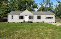 Building Photo - Beautiful 3 Bedroom Mentor Home