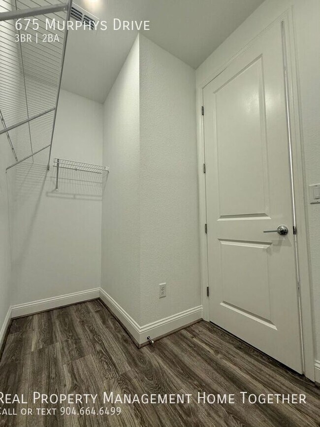 Building Photo - 675 Murphys Dr