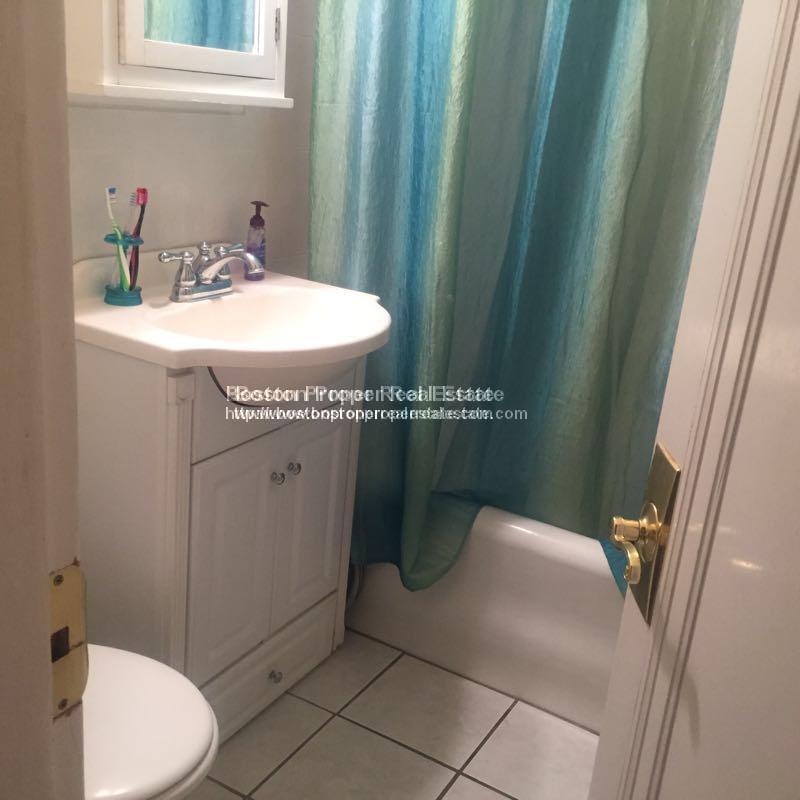 Building Photo - 70 Fenway