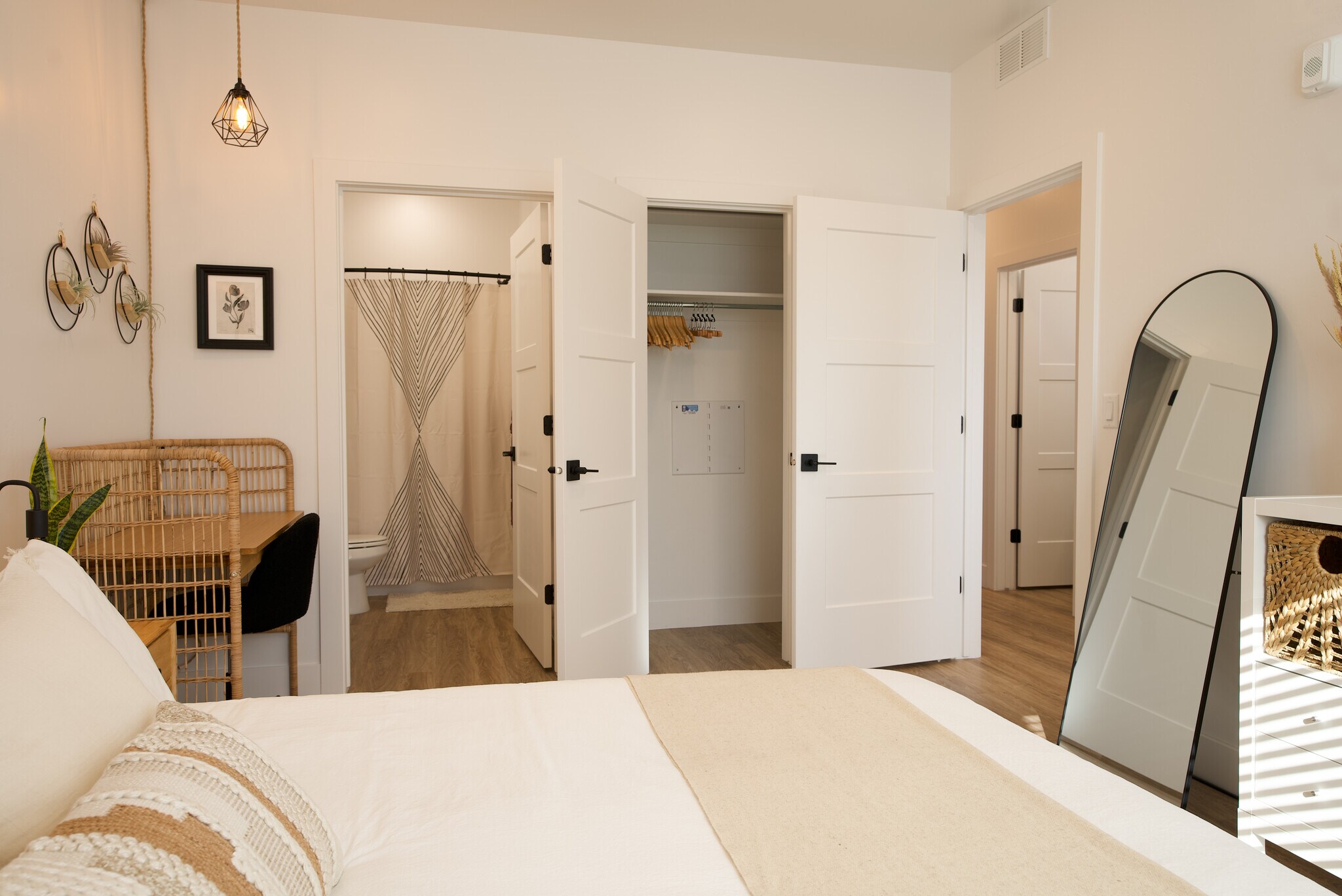 Primary bedroom - 525 N 1st St