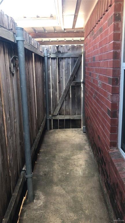 Building Photo - 10 10th St