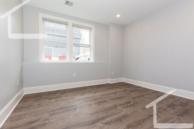 Building Photo - 124 Kenrick St