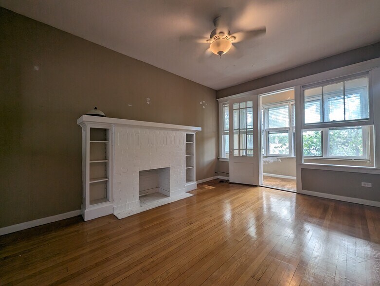 Primary Photo - 2659 N Saint Louis Ave