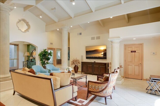 Building Photo - 438 Por La Mar Cir