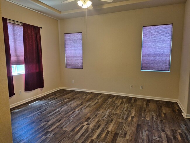 Building Photo - MAY MOVE IN SPECIAL - $500.00 of 2nd Month
