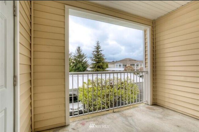 Building Photo - 10109 186th St E