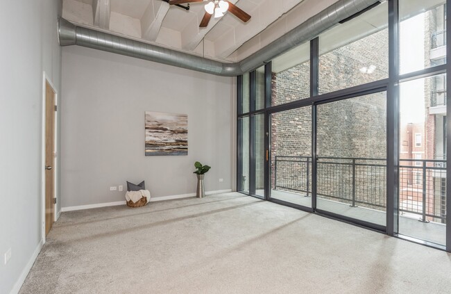 Building Photo - 1224 W Van Buren St