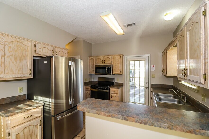 Building Photo - 784 Breeze Way