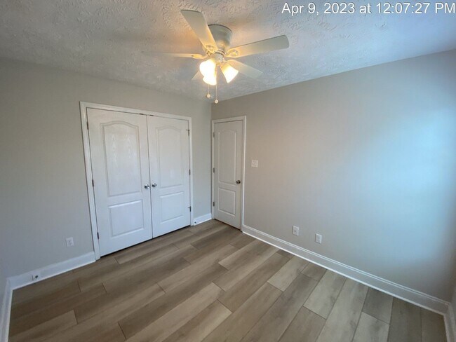 Building Photo - 2126 Queen Elizabeth Ln