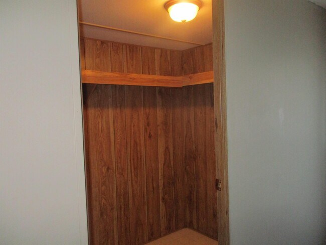 Building Photo - 413 Debby St