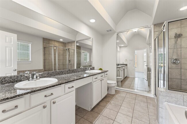 Building Photo - 3202 Clearview Cir