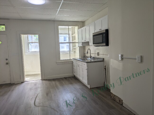 Building Photo - 2211 Penrose Ave