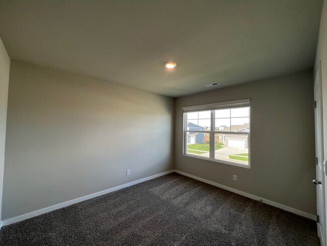 Building Photo - 1090 Bel Aire Ct