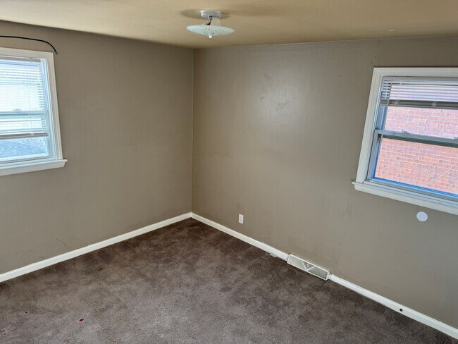 Building Photo - 8039-8041-8041 W Beckett Ave