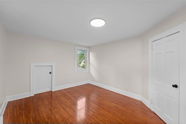 Building Photo - 2215 N Wood Ave