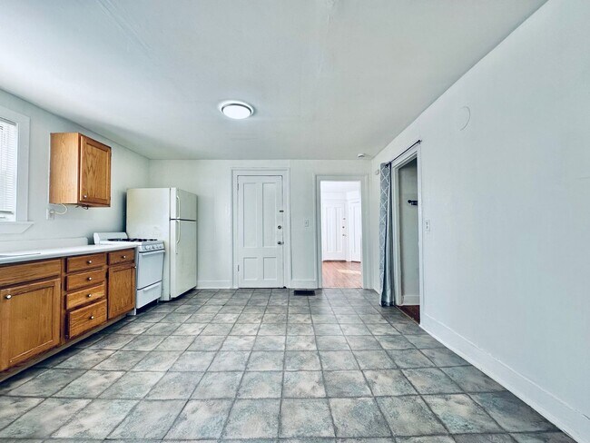 Building Photo - 175 Bradley St