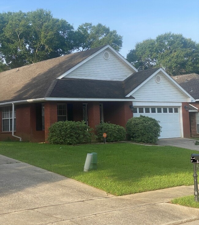 Building Photo - 8251 Magnolia Village Dr N