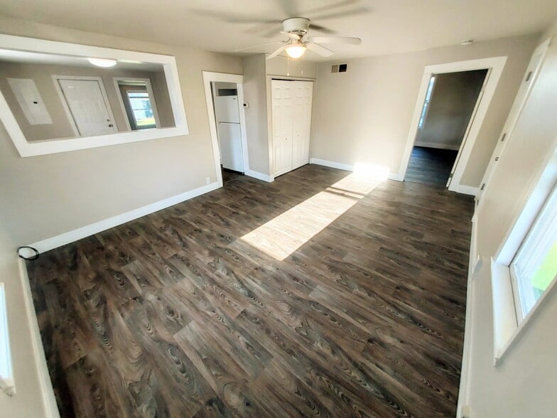 Building Photo - 1730 Park St