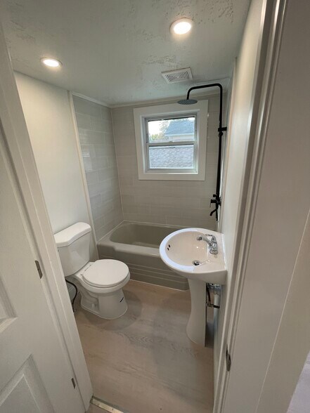 Building Photo - 55 Franklin Ave