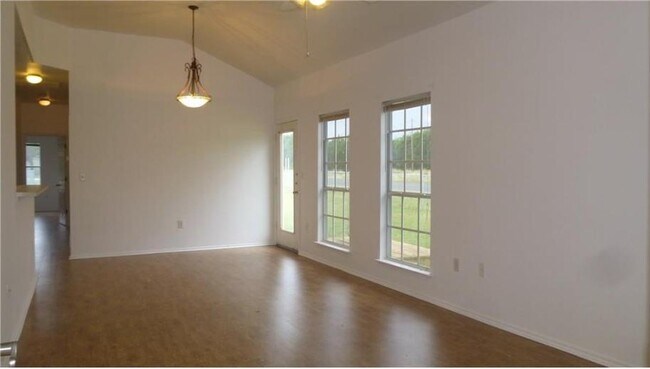 Building Photo - 501 Tablerock Cir