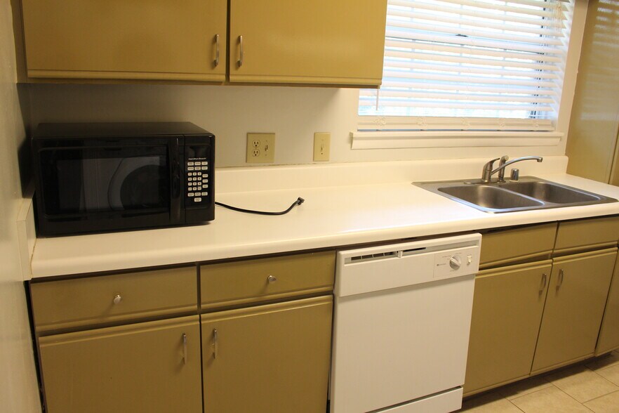 Building Photo - 1208 34th St S