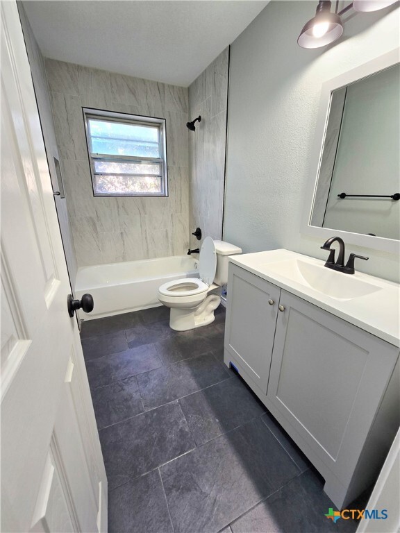 Building Photo - 1204 Amthor Ave