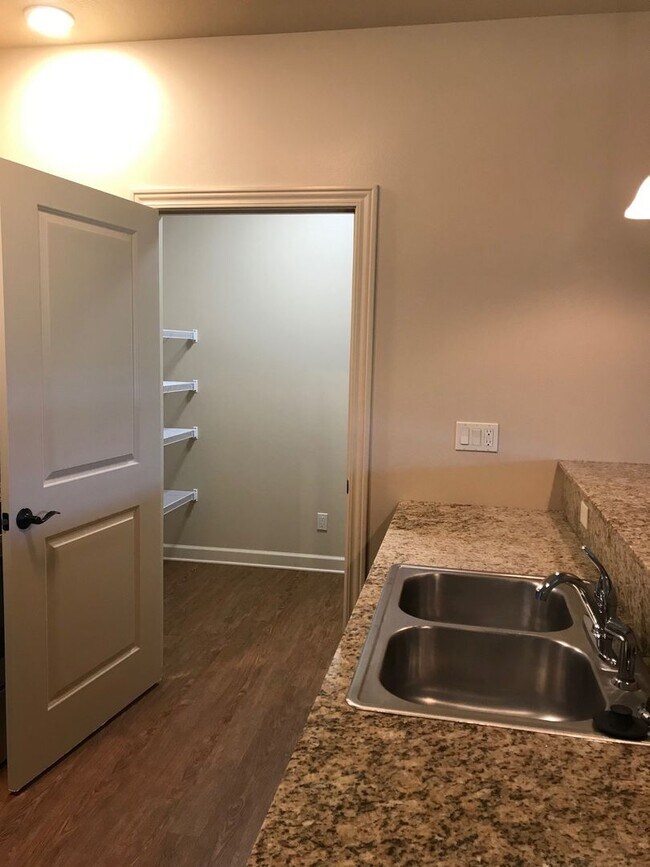 Building Photo - 2724 Bobcat Dr