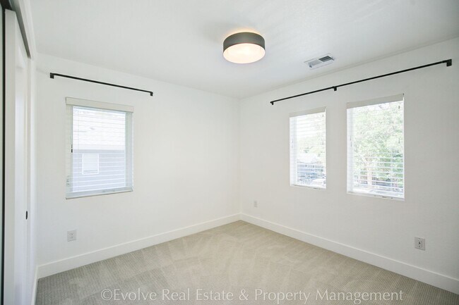 Building Photo - Evolve Real Estate: Stunning Smart Home in Vibrant West Denver! Available March 27th
