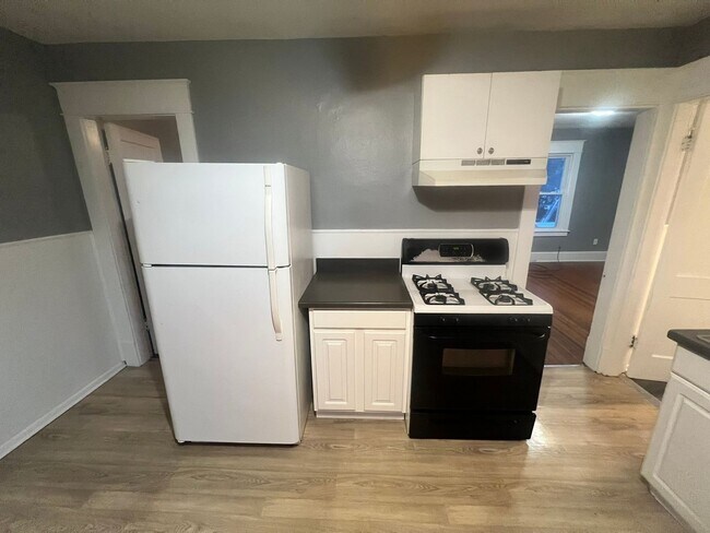 Building Photo - 30 Beverly St