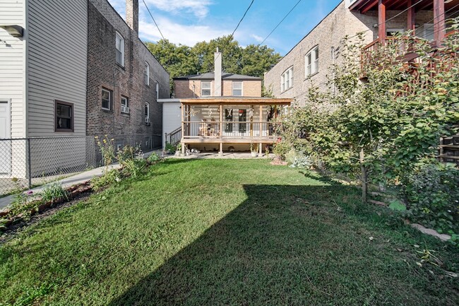 Building Photo - 6423 N Seeley Ave