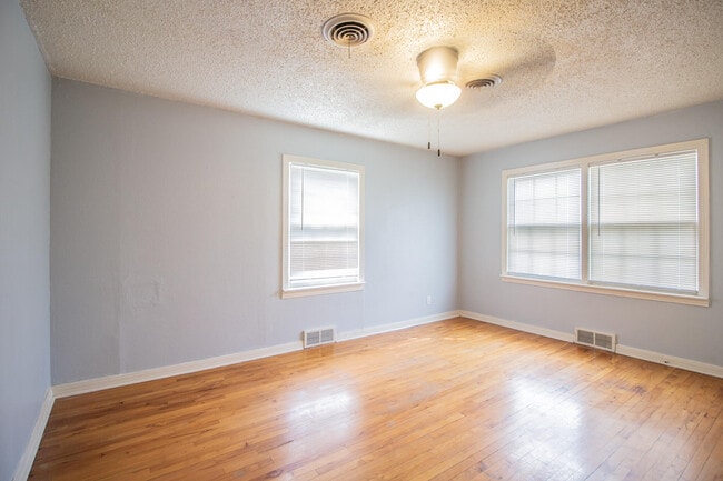 Building Photo - 3214 27th St