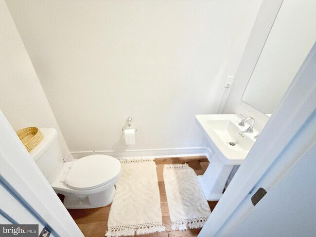 Building Photo - 214 Red Leaf Ln