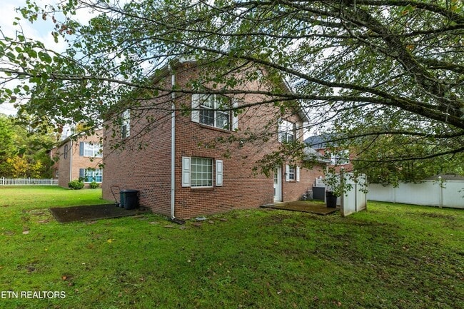 Building Photo - 203 Sweetgum Ln