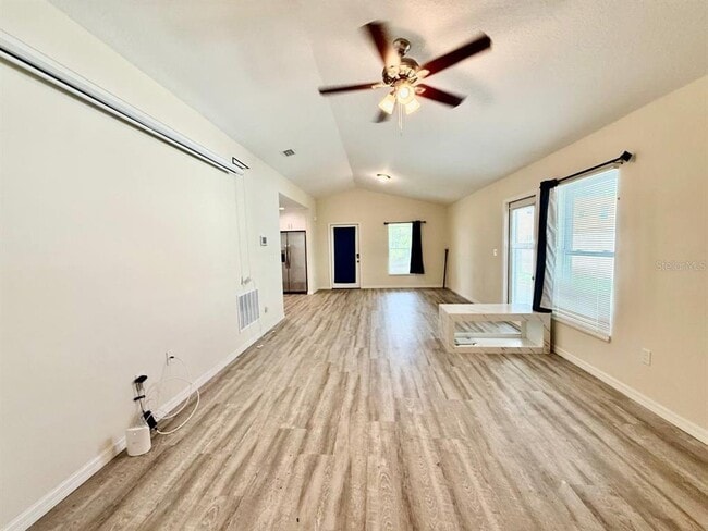 Building Photo - 2904 E Columbus Dr