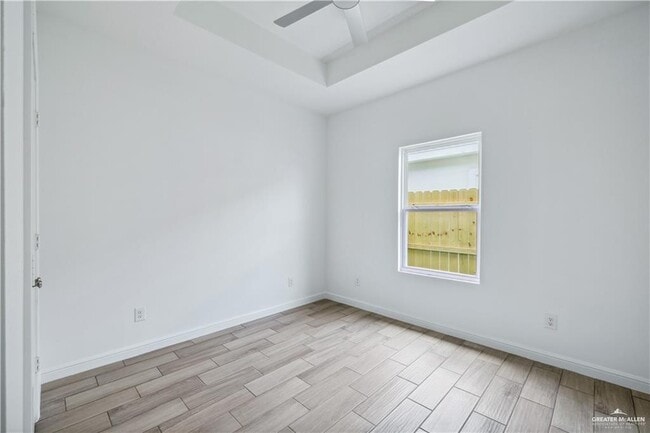 Building Photo - 13 Vision St