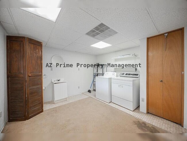 Building Photo - 9430 N 11th Pl