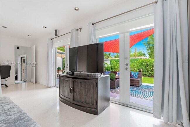 Building Photo - 1622 Mayo St