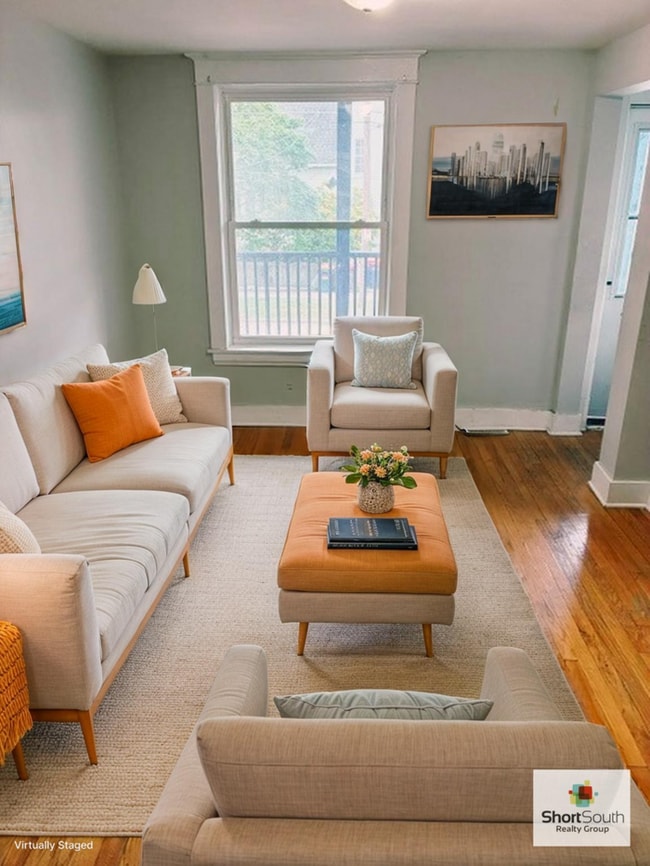 Building Photo - Updated 2 bed 1 bath townhome