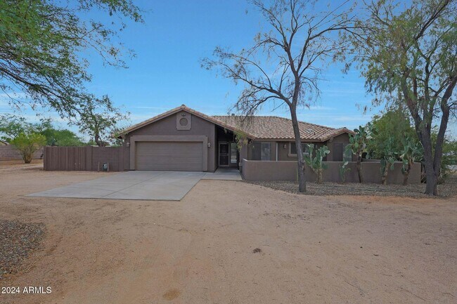 Building Photo - 501 E Desert Hills Estate Dr