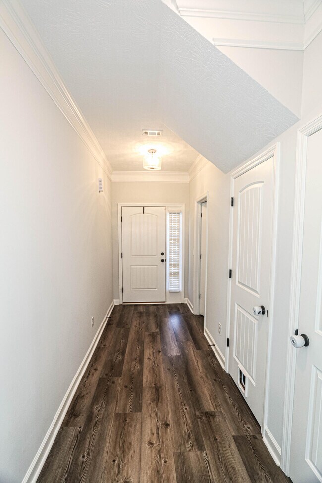 Building Photo - 550 Jensen Ln