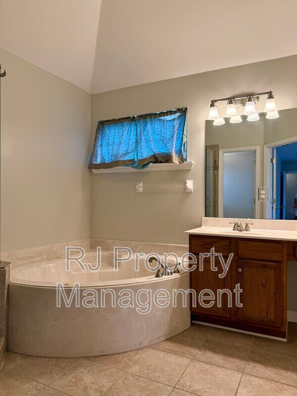 Building Photo - 11579 Mahogany Dr