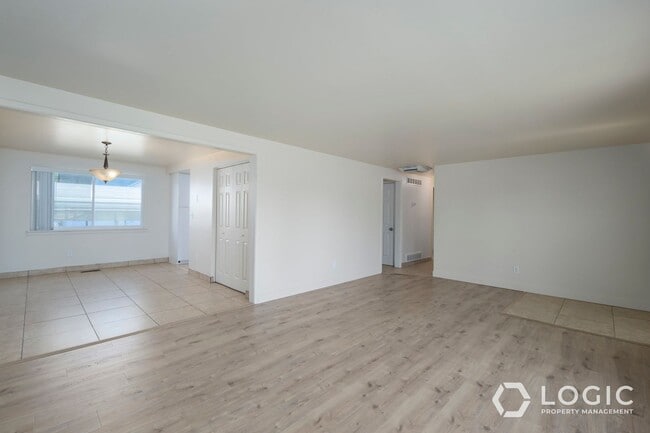 Building Photo - Gorgeous Home in Great Location!