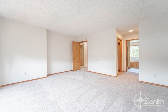 Building Photo - 5408 NE 101st Cir