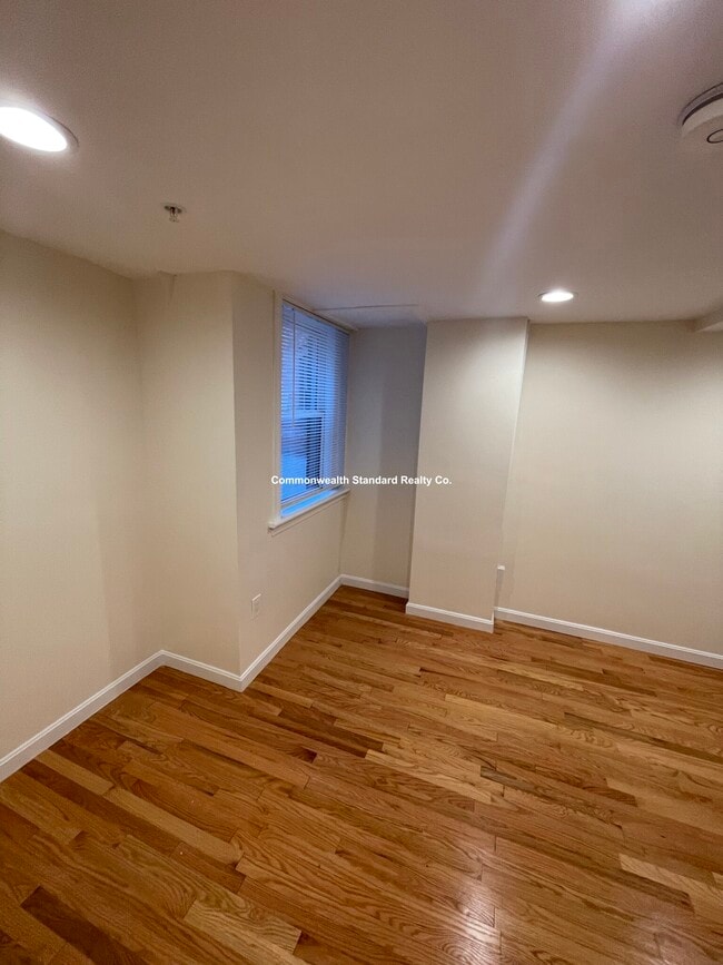 Building Photo - 1801 Beacon St