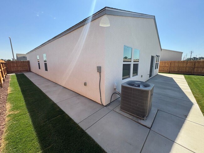 Building Photo - Newly built Lennar home Available Now!